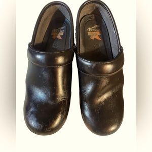 DANSKO XP black leather mules